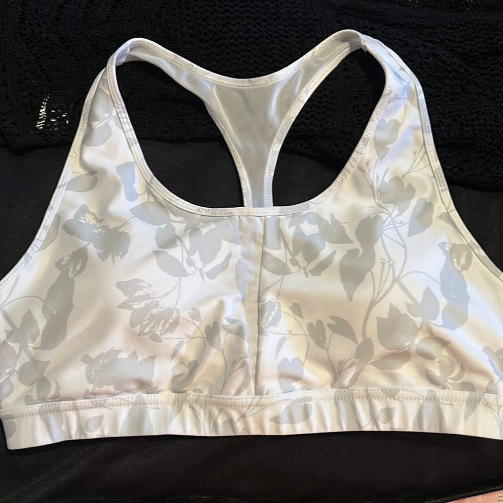 DIP Sports Bra XXL. White with grey pattern.